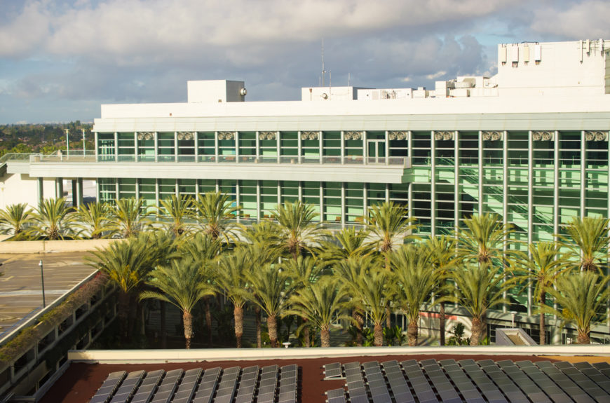 A picture of the anaheim convention center